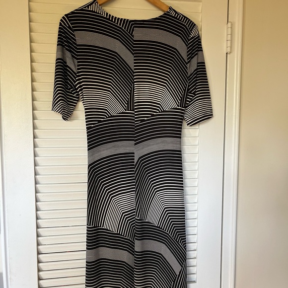 Graphic print bodycon dress from Banana Republic! Black/white print, small. - Picture 5 of 5